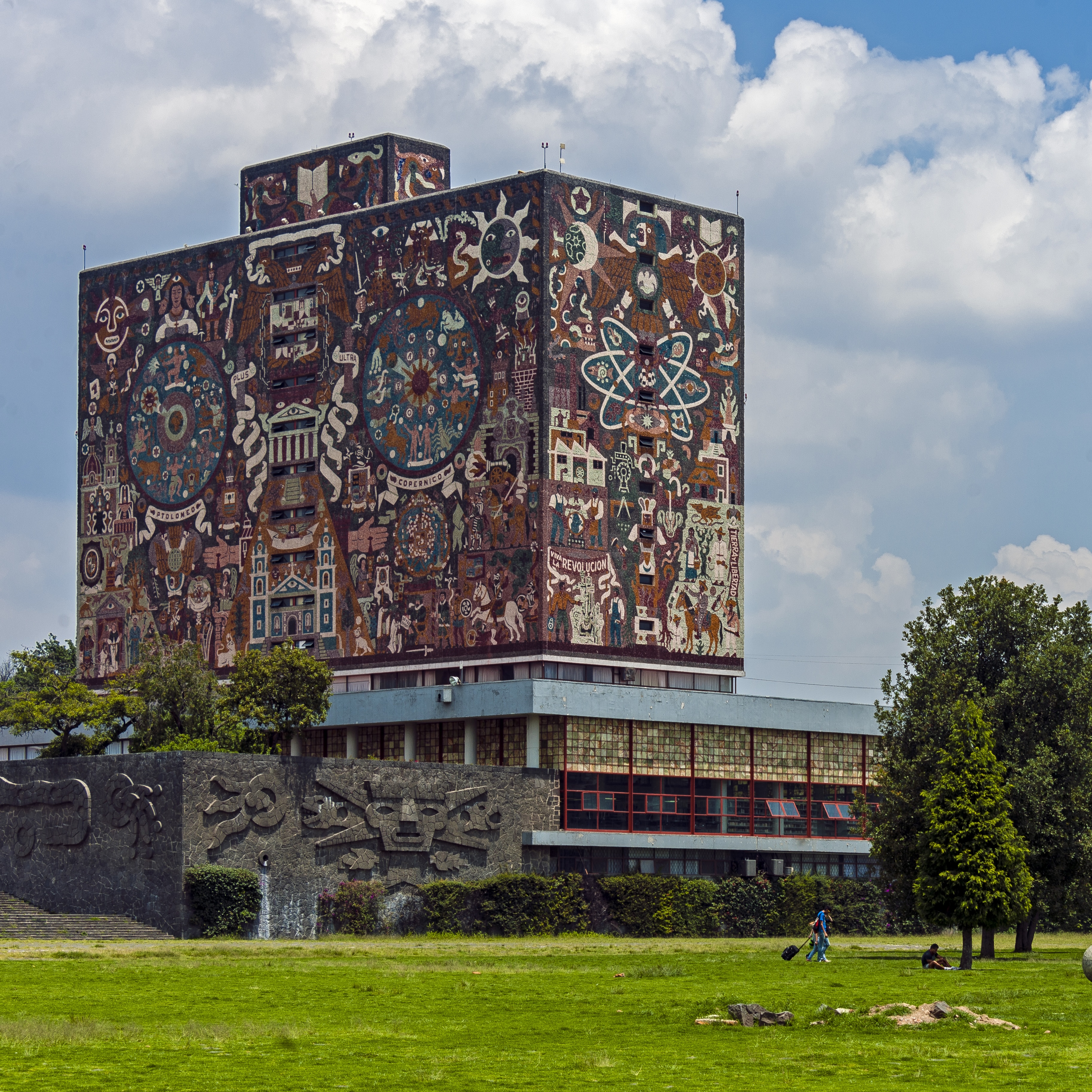 Discrete and Continuous Random Trees — Student Satellite Workshop